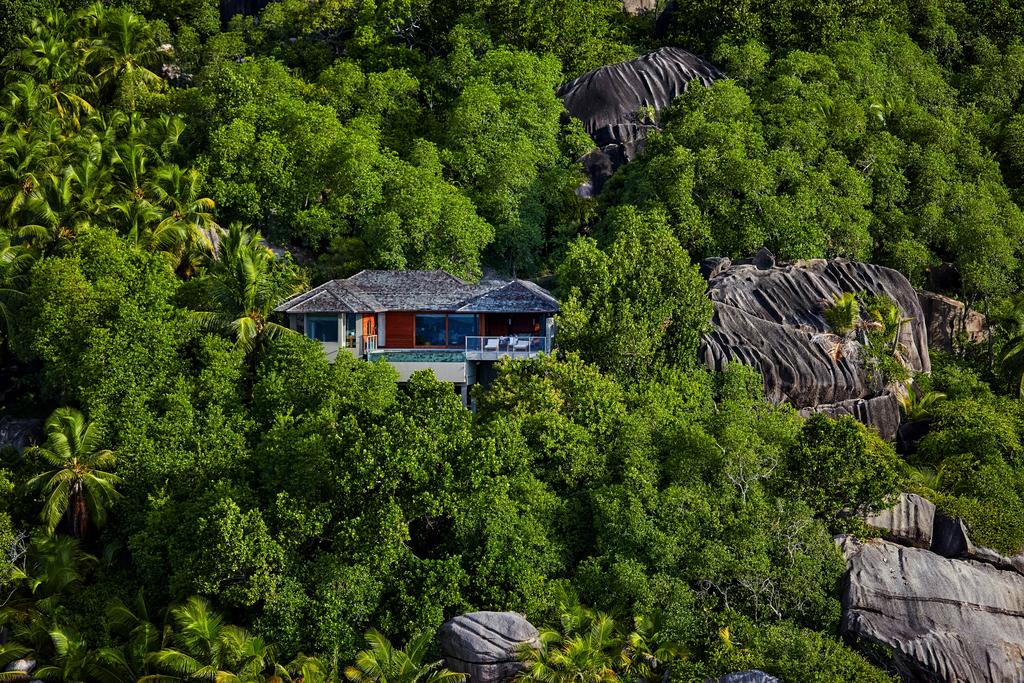 SIX SENSES